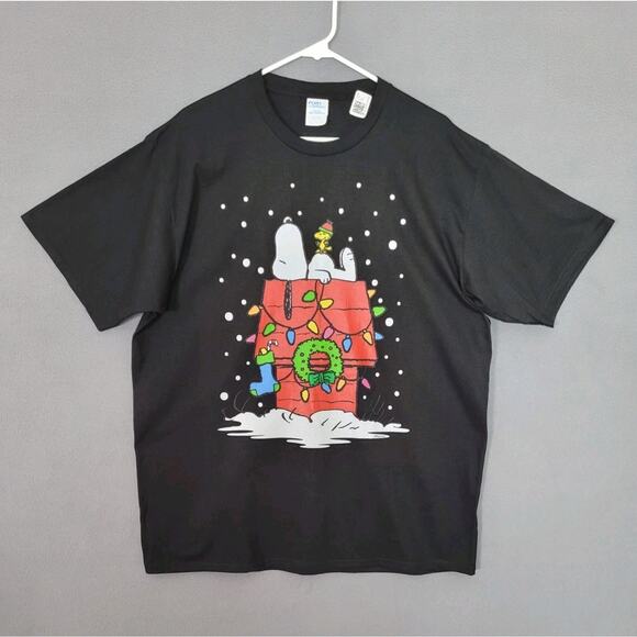 Peanuts Holiday Snoopy and Woodstock Stocking T-Shirt Size XL - Picture 1 of 8